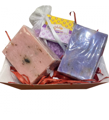 Regalo  2 jabones y una bolsita con bolas de olor